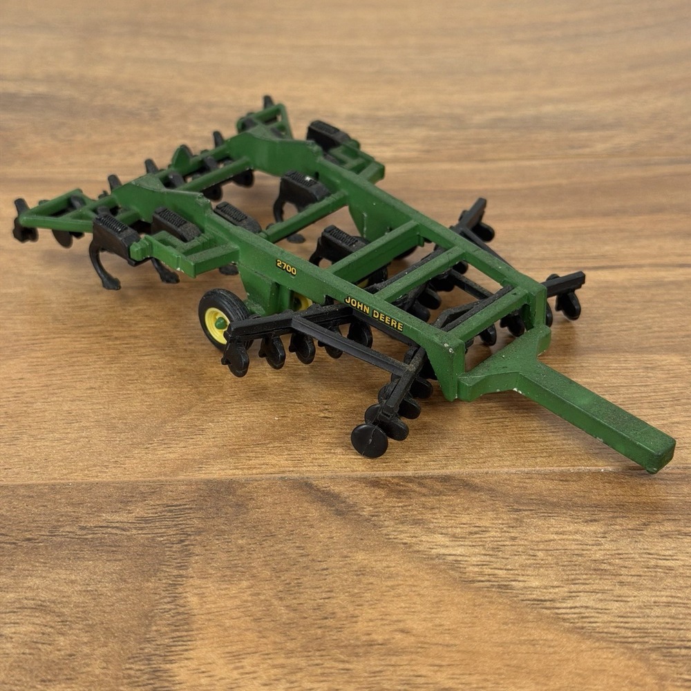 ERTL John Deere 2700 Mulch Ripper, Green, 1/64 Farm Tractor Toy